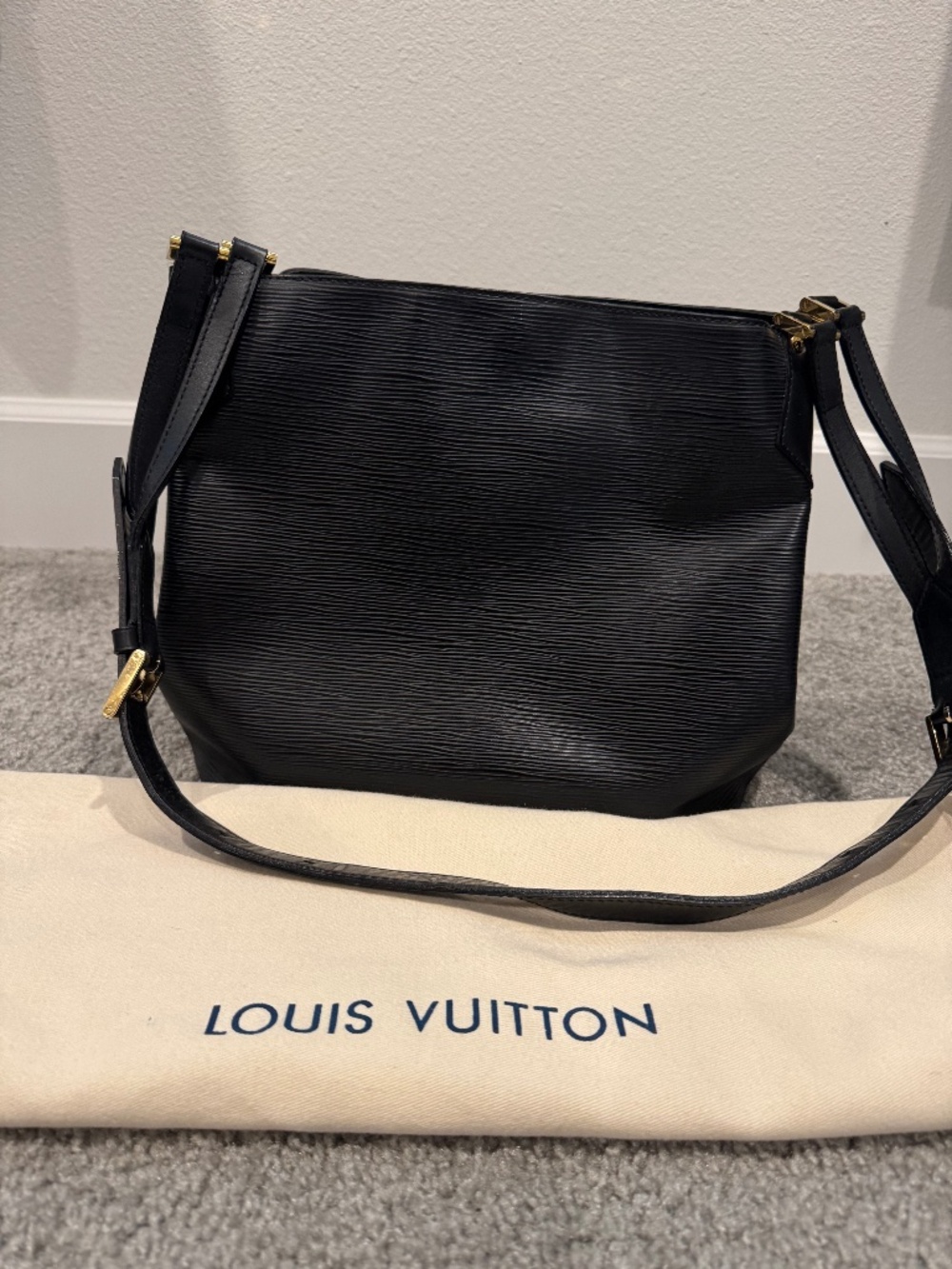 LOUIS VUITTON Mandara MM Black Epi Leather Shoulder Bag Handbag
